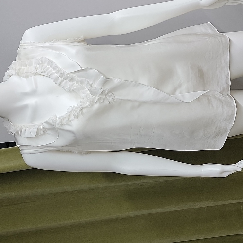 Tahari Sleeveless V-Neck Blouse With Ruffle Accent Around Collar Size Large